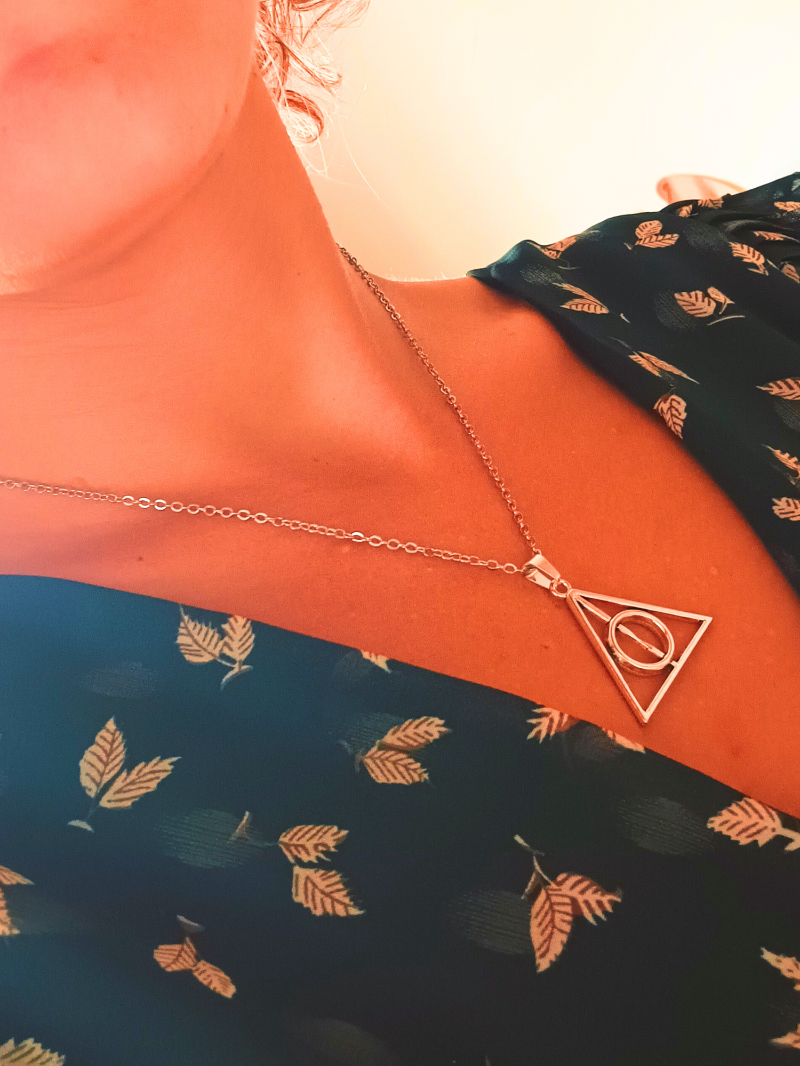 Idée cadeau un collier des reliques de la mort