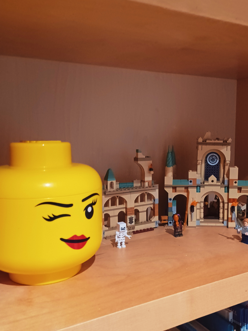 Idée cadeau, une tête Lego de rangement.