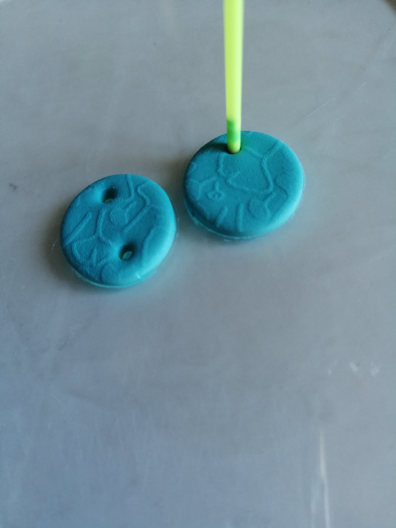 petit trou sur la pâte fimo 