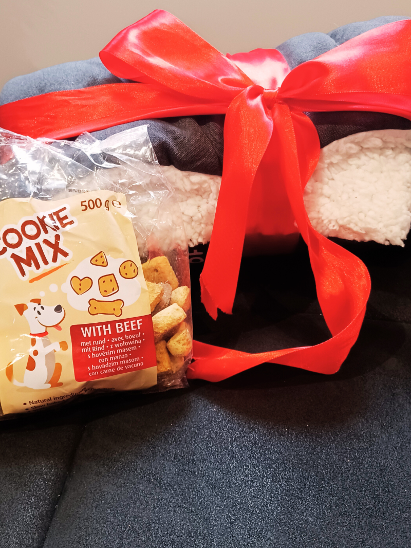 Cadeau de bienvenu un tapis avec des biscuits 