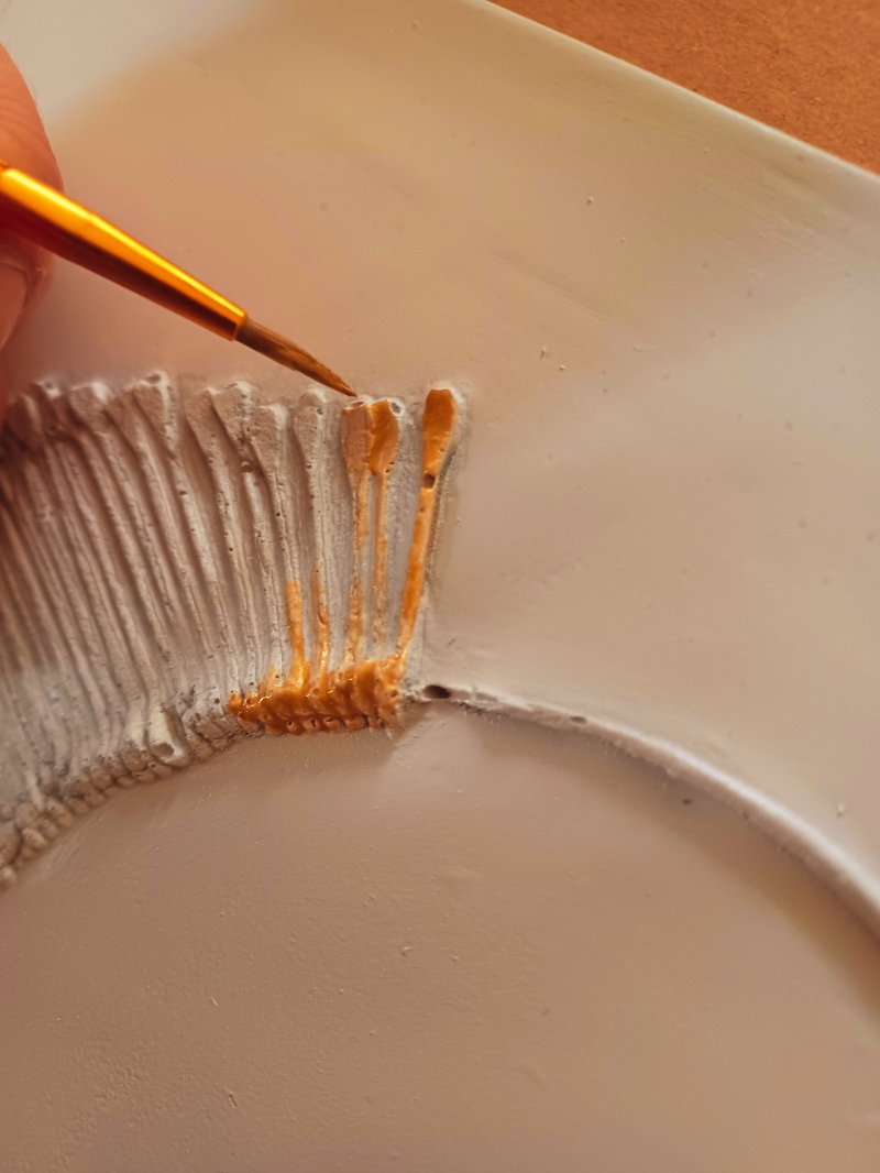 tableau mural personnalisé, collier femme couleur or 